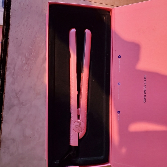 PYT Ceramic Styling Tool Hair Straightener - Picture 4 of 7